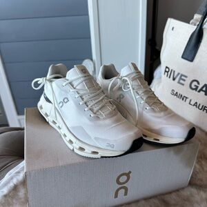 OnCloud running shoes NWT never worn size 5.5